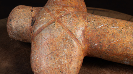 Detail eines Taíno-Steinartefakts