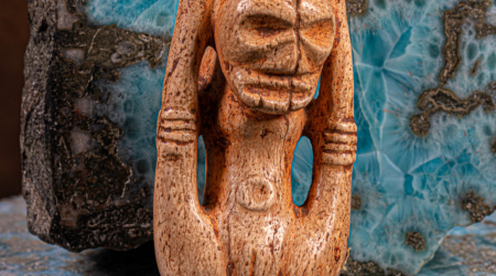 Taíno-Figur Nr. 327 mit erhobenen Armen